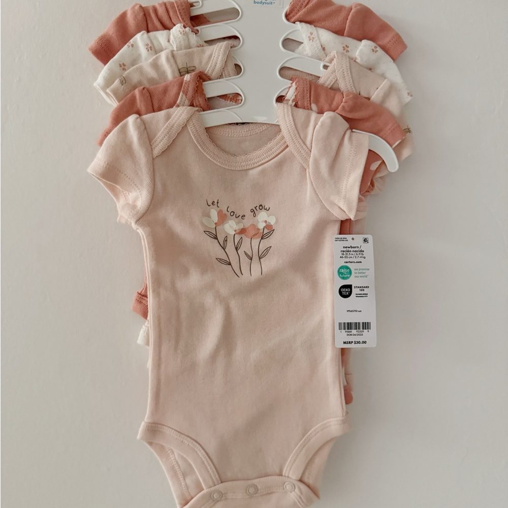Brand new Carter’s new born bodysuit - Pink